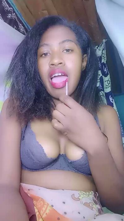 Amandamelia Live Image