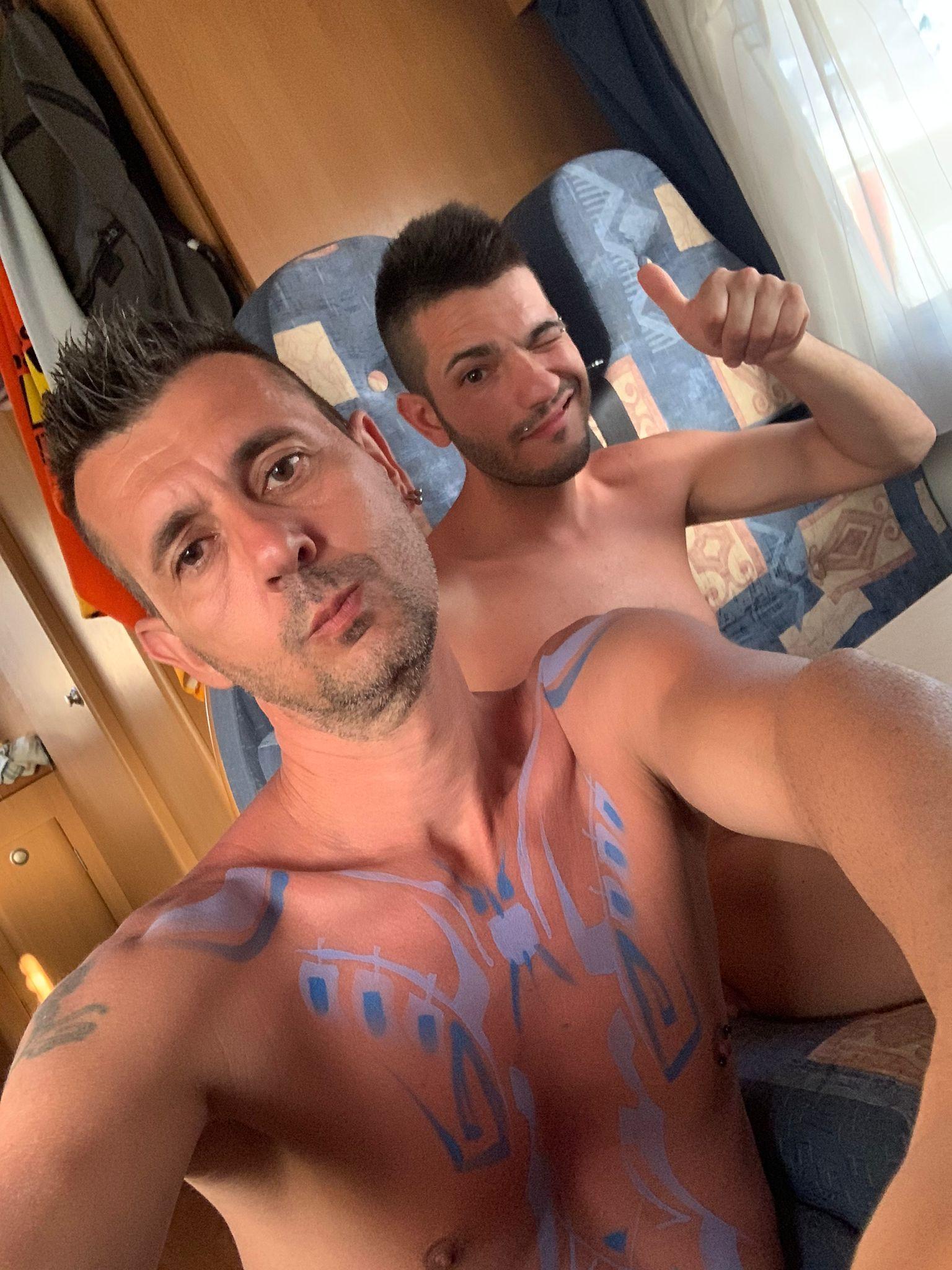 COPPIAGAYHOT Live Image
