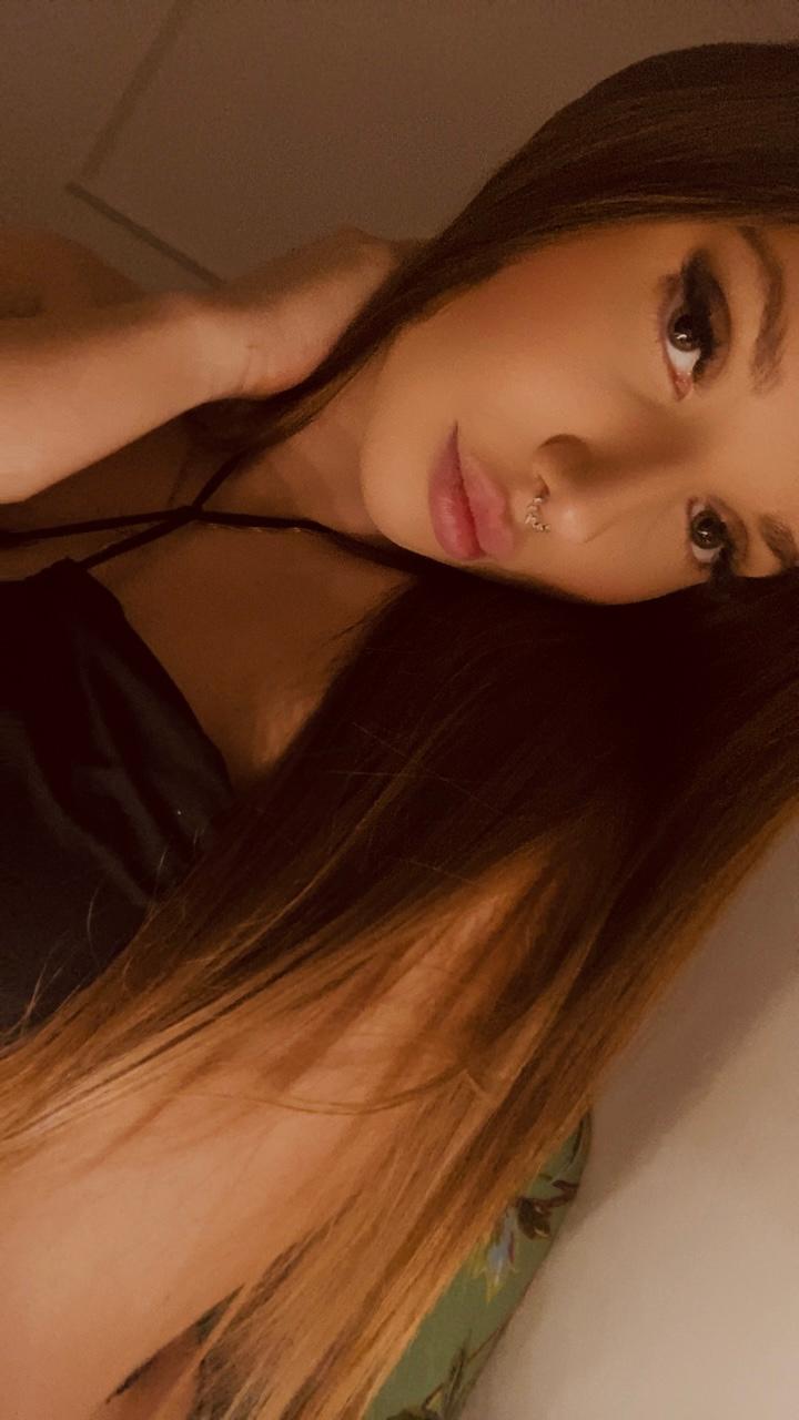 EmmaCharming Live Image