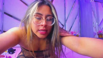 Freya_Miller_ Live Image