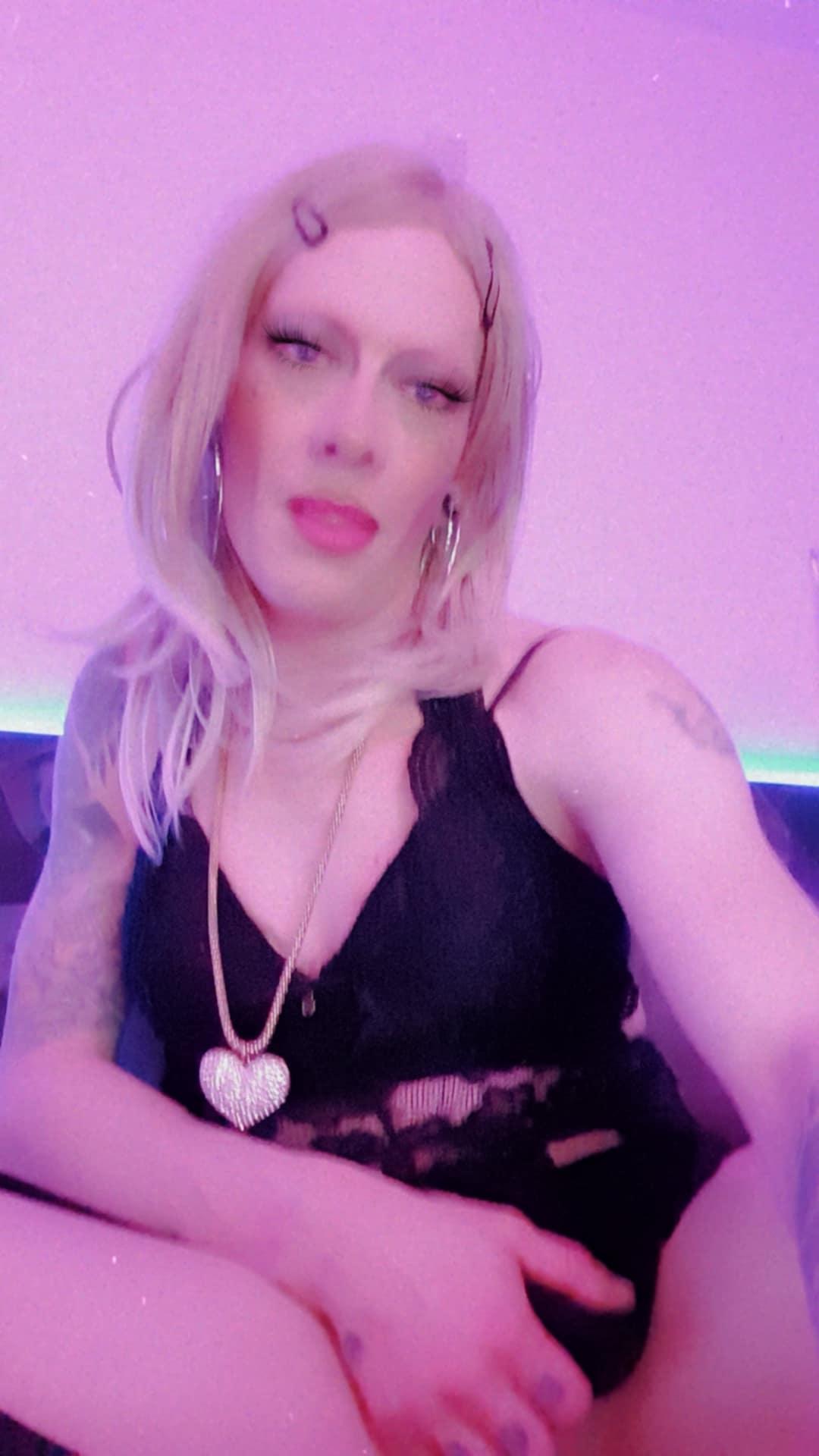 HORNYHellokitty Live Image