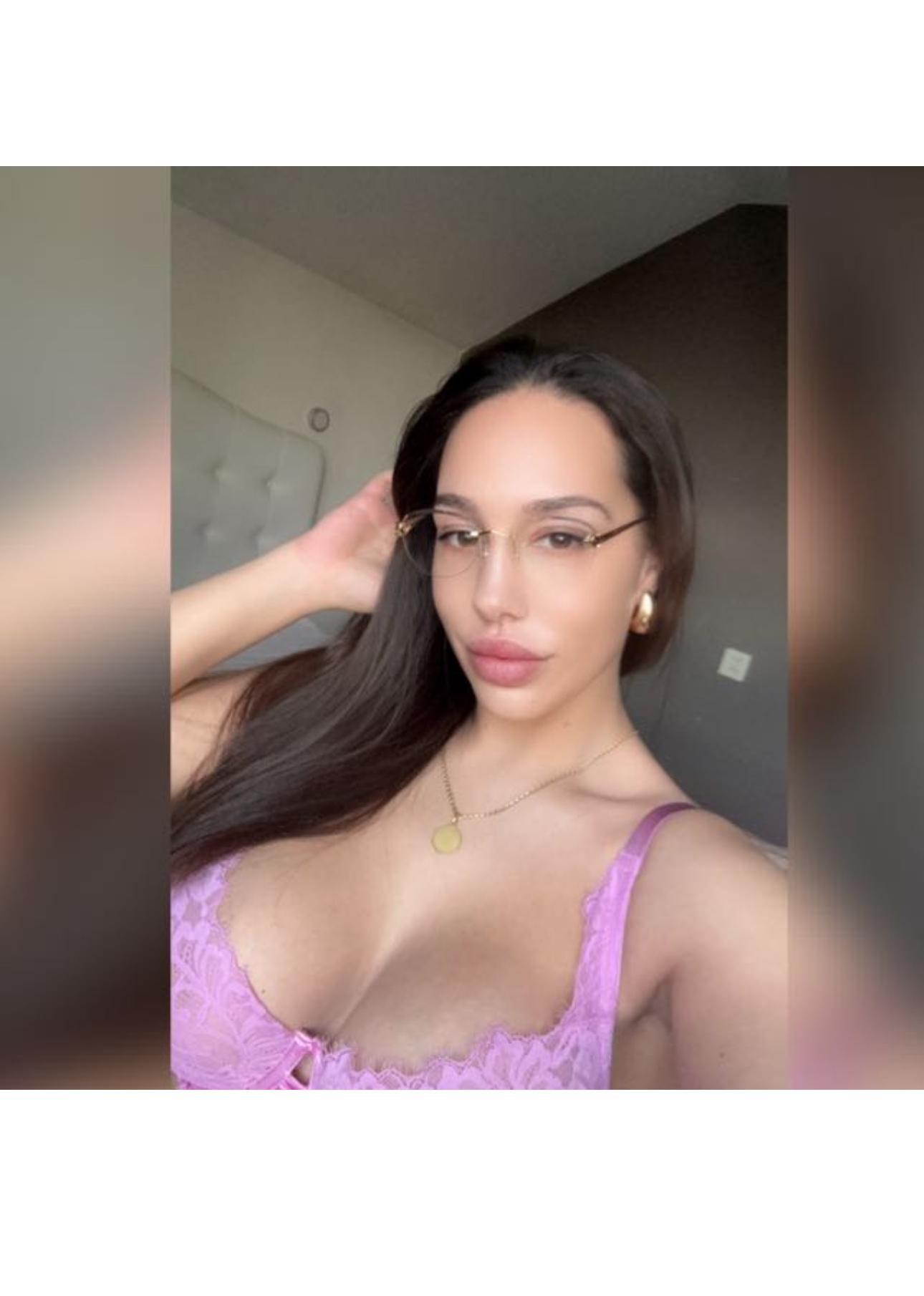 Honeymoney92 Live Image