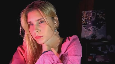 JunieStarrett Live Image