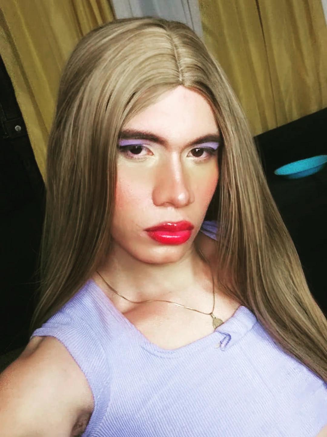 KENIAFLORES Live Image