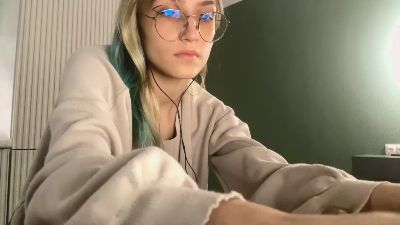 KarenaReinhart Live Image