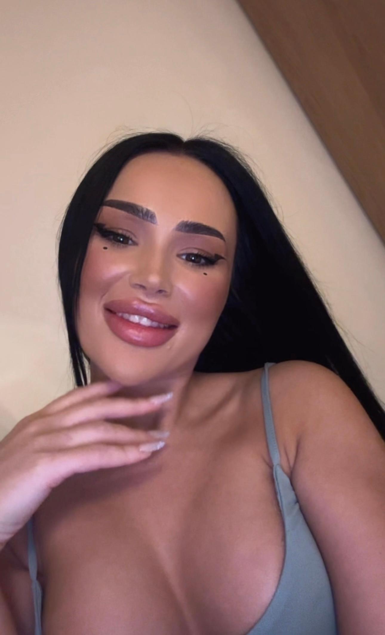 Leti_squirt Live Image
