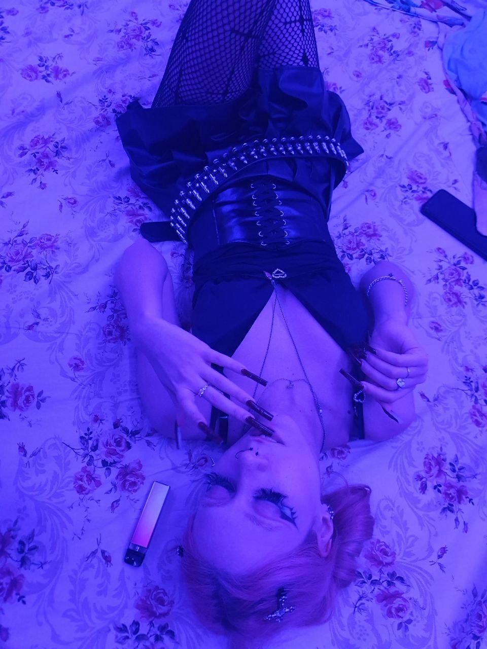 LolaLevvis Live Image