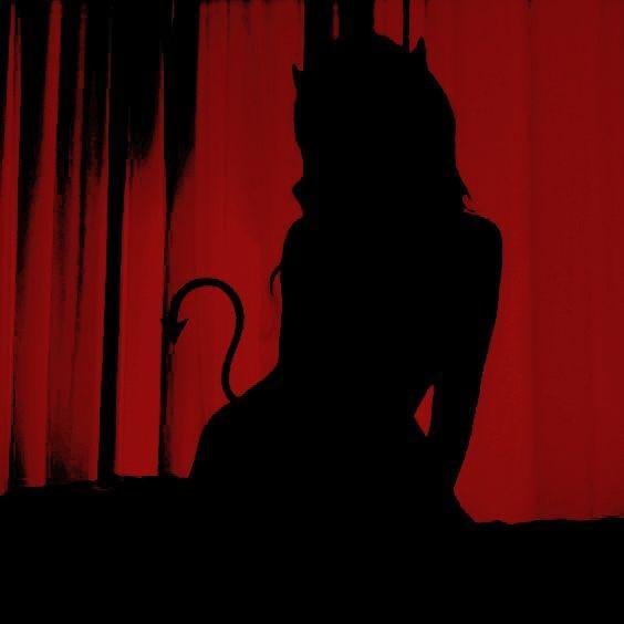 Lucy998 Live Image
