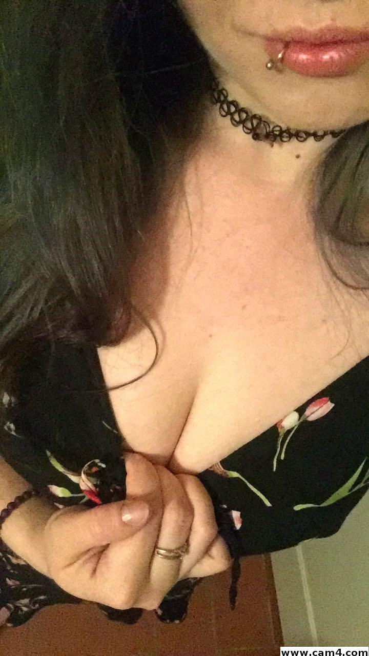 MistyRedhead Live Image