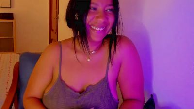 NicolePasqualot Live Image