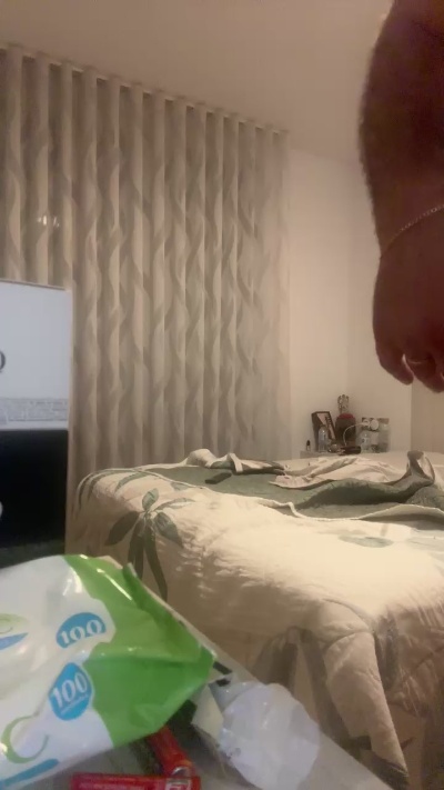 Peludeteee Live Image