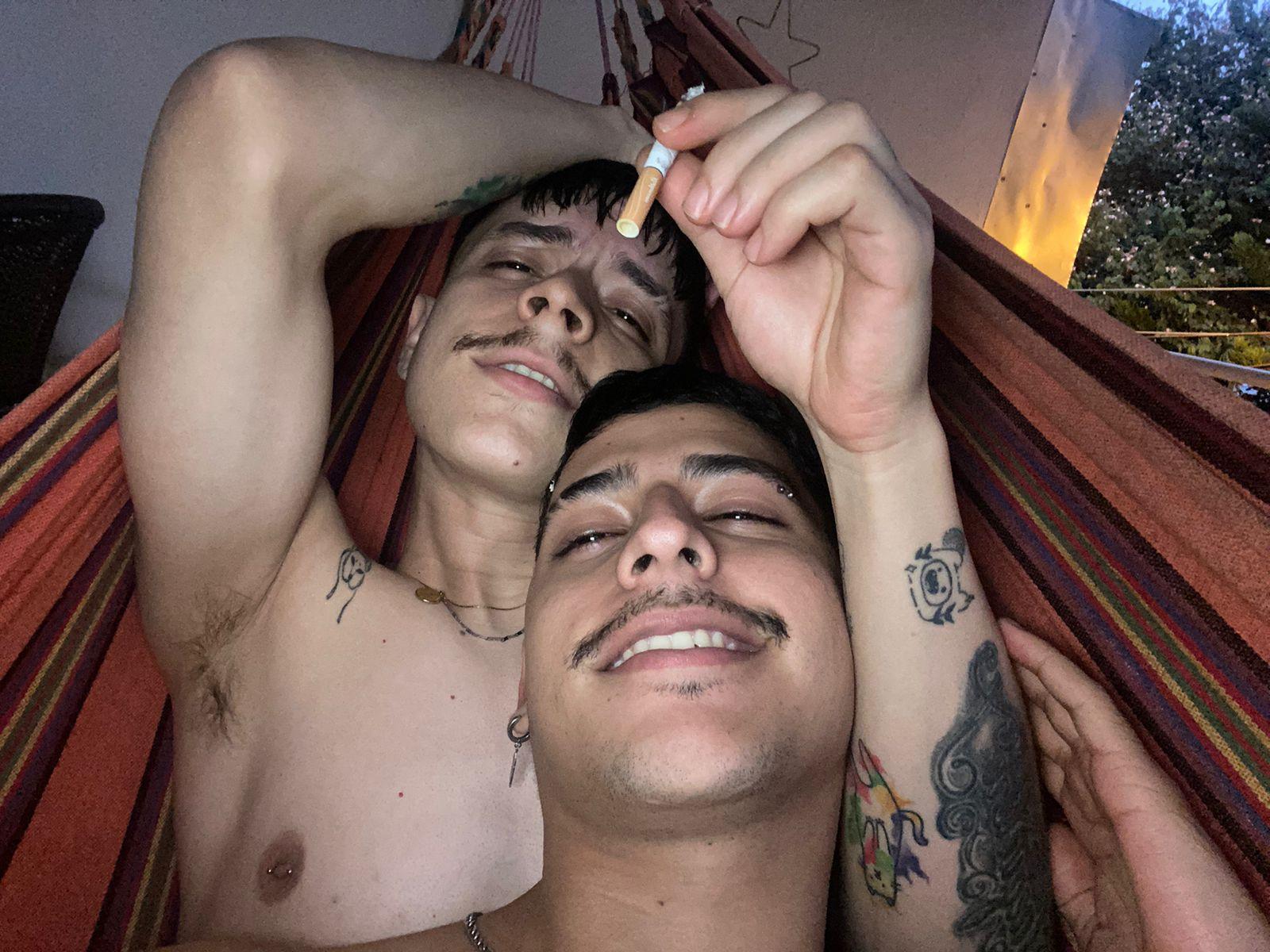 Xxtwohotzxx Live Image