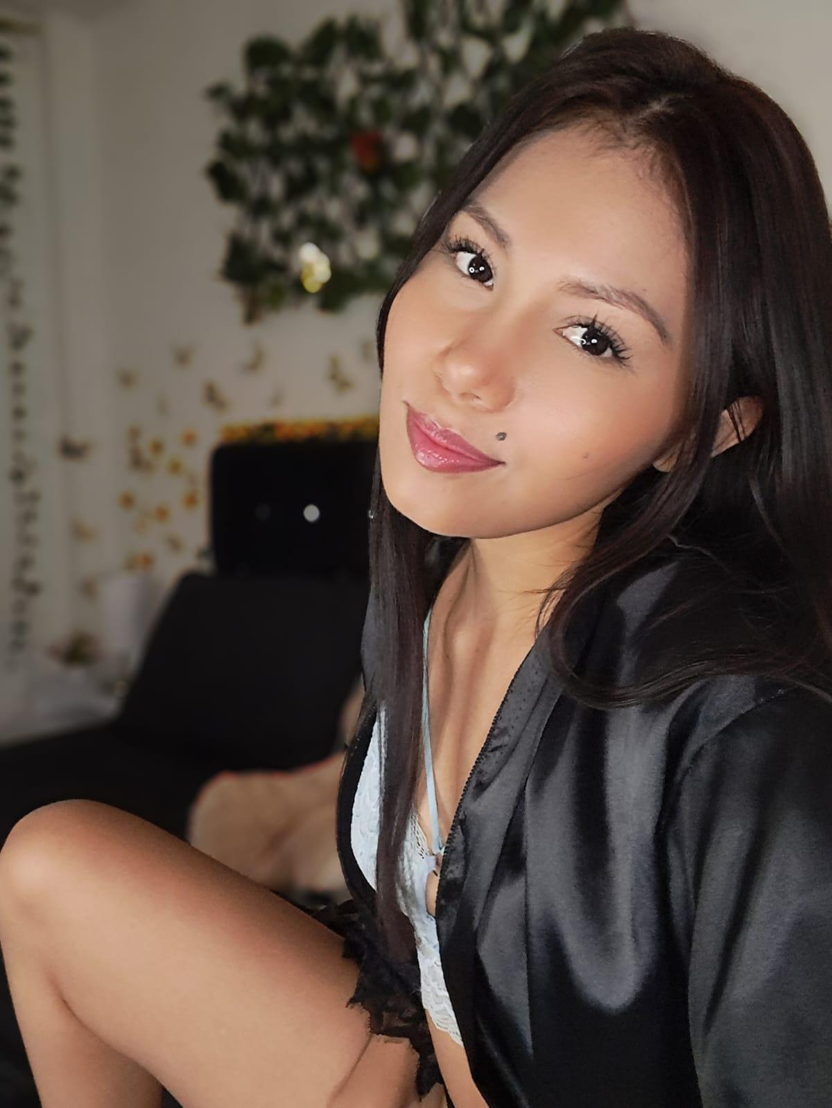 difanny_bonny Live Image