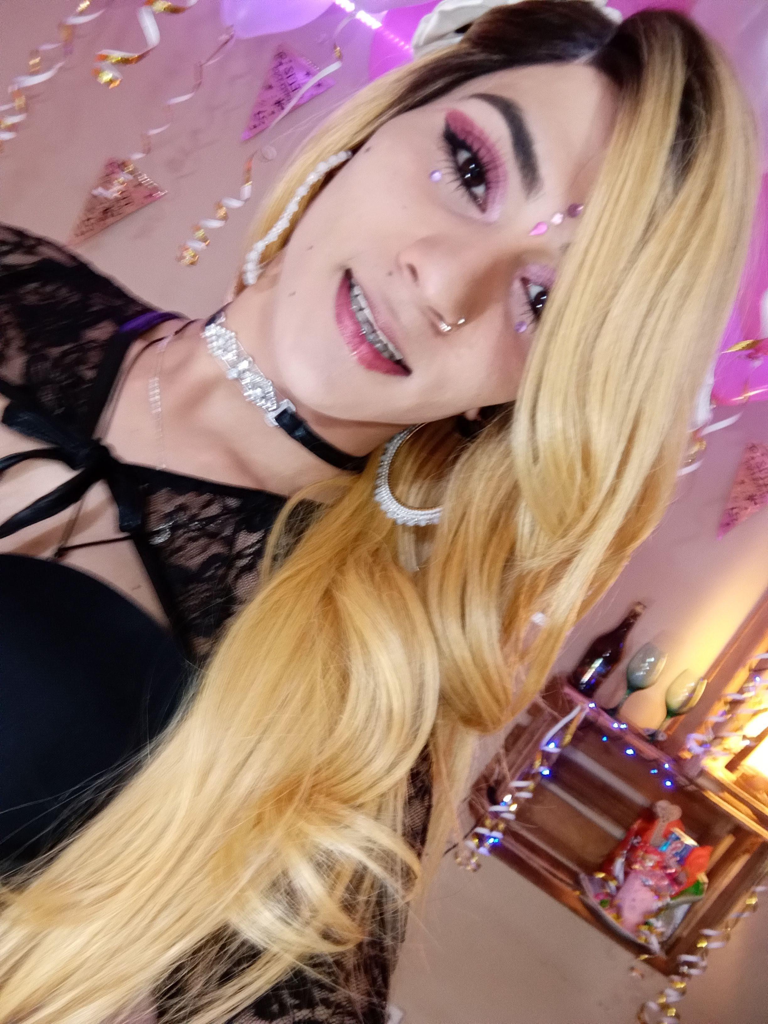 hot_couple2030