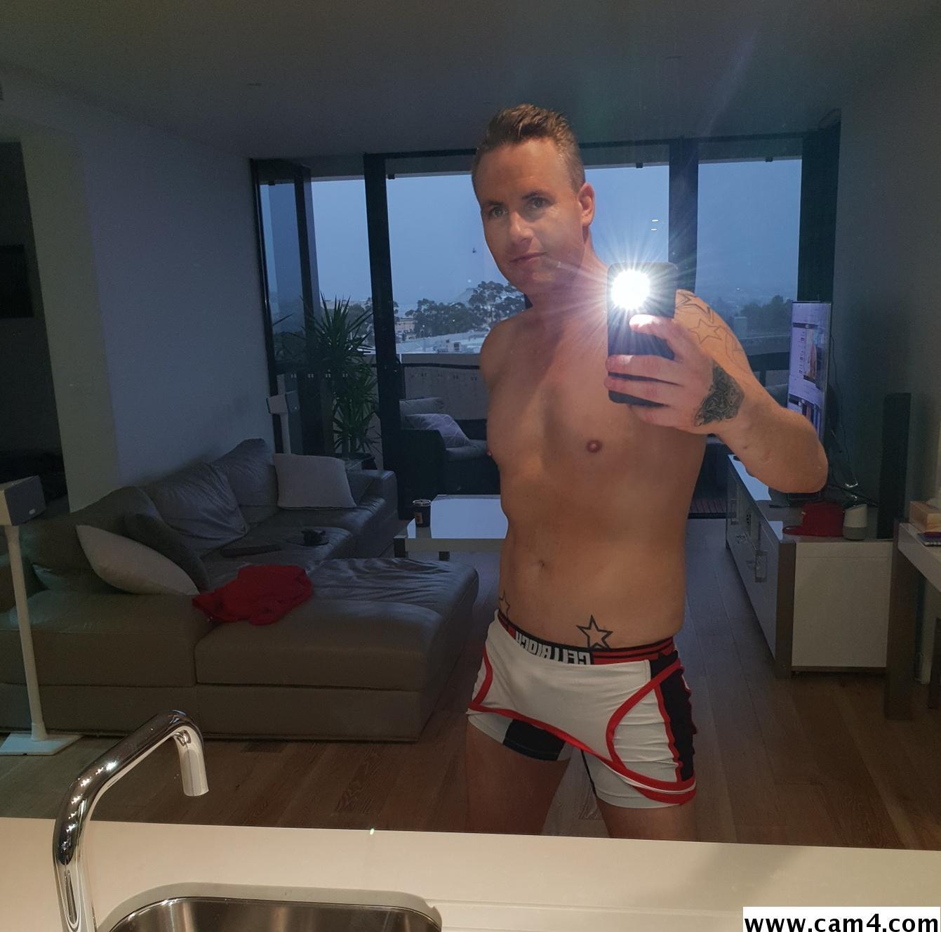 hrny_aus_guy Live Image