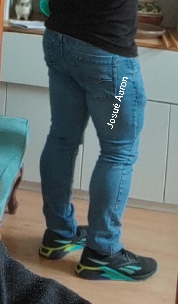 josueaaron Live Image