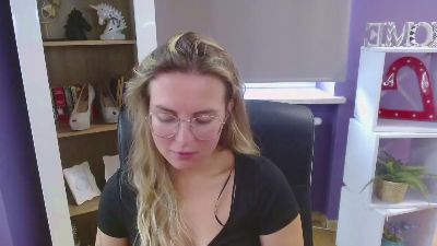 xZoey Live Image