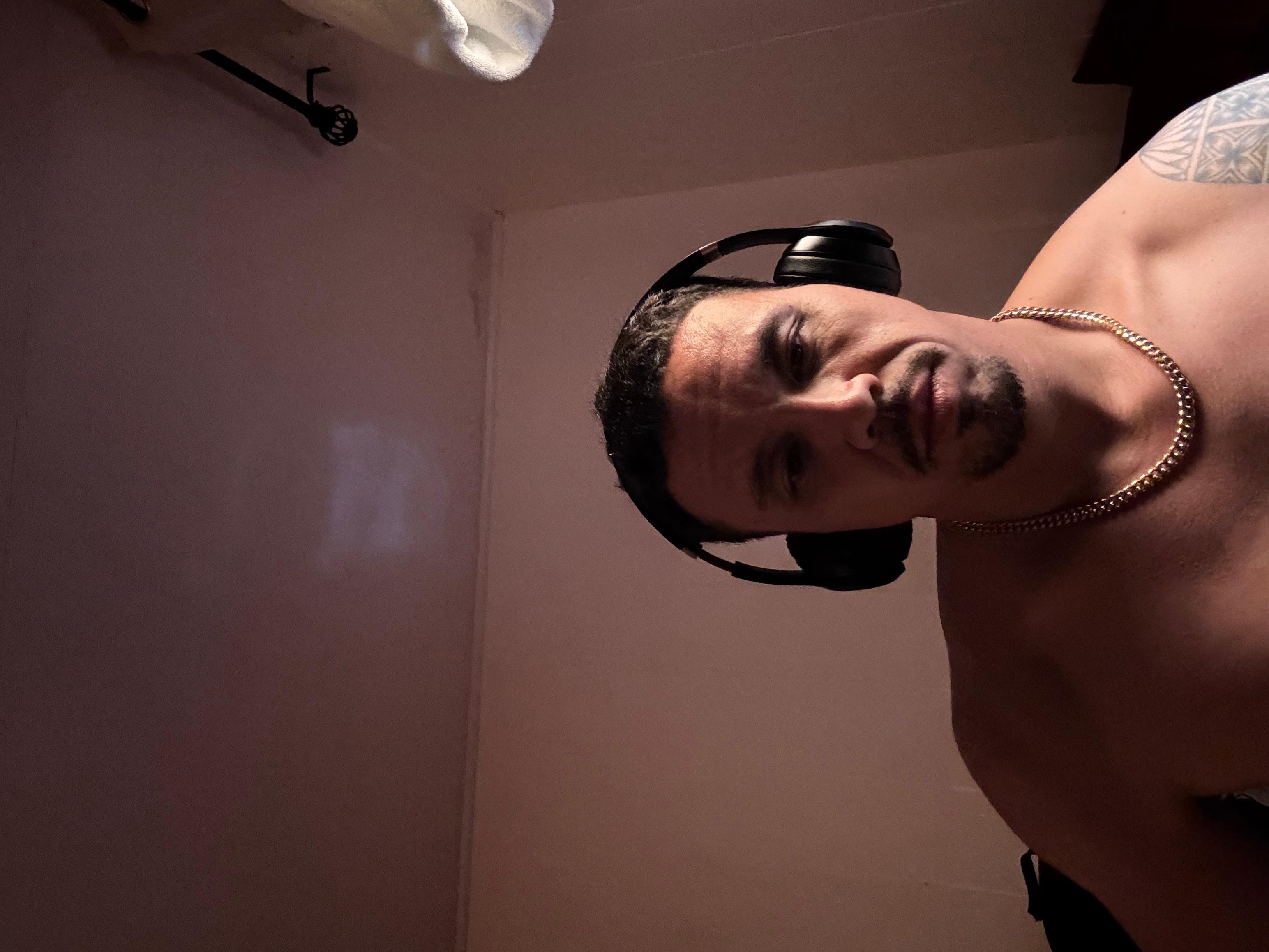 Abvcomesee live from United States