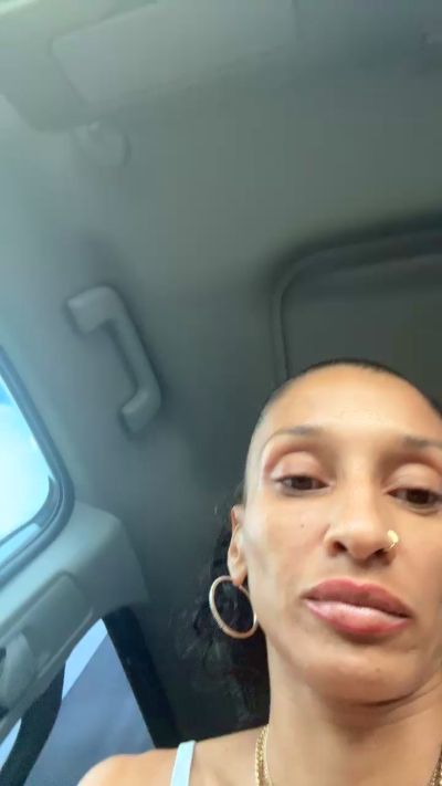 Alexi_Valentine live from United States