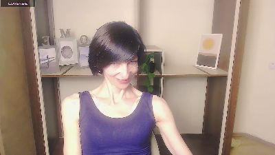 AngelinaLess_ live from United States