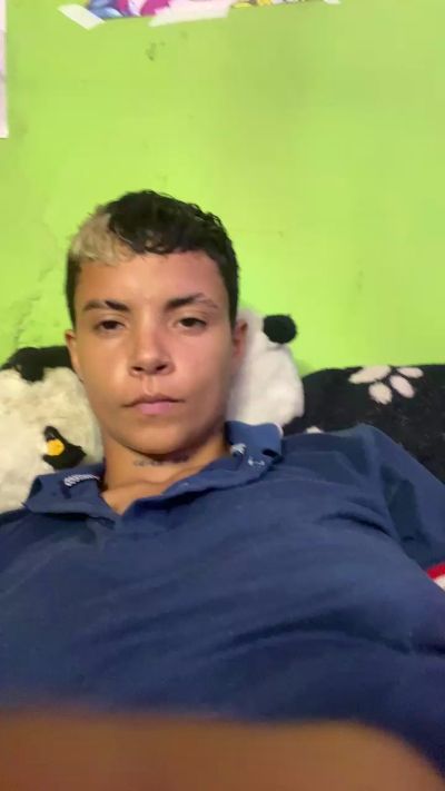 Aron739 live from Colombia