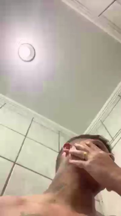 Bigodeloiro22 live from Brazil