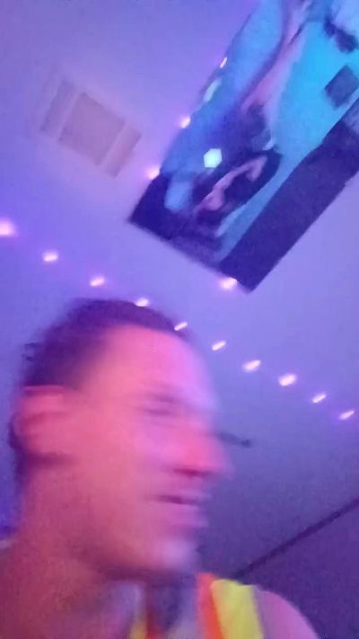 Boostie_Bandit live from United States