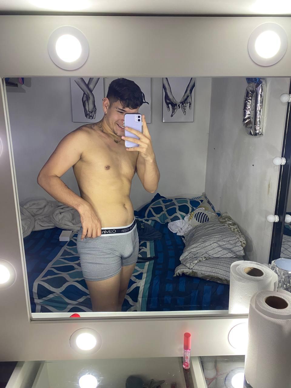 Dylan_cum live from Colombia