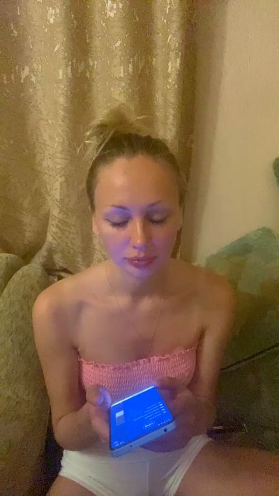EmillyaW live from Netherlands