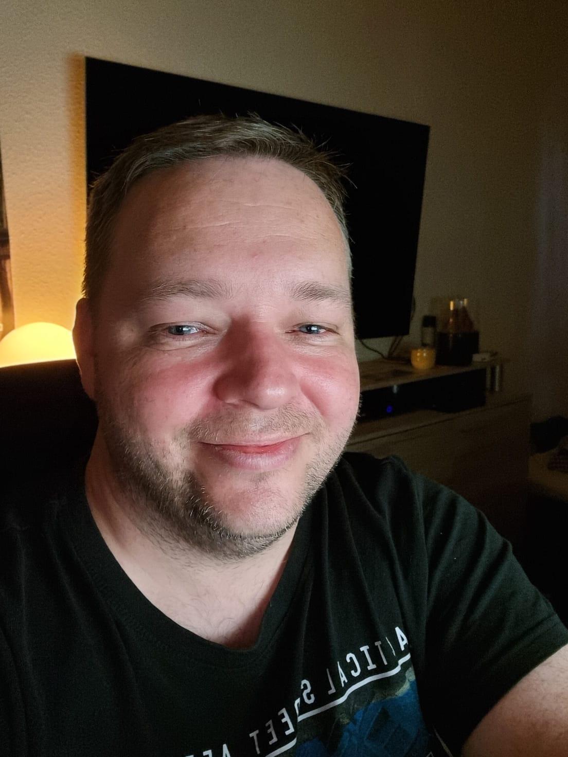 Franky0075 live from Germany
