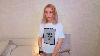 JaniceMelani live from Latvia