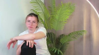 JennetteJuvenal live from France