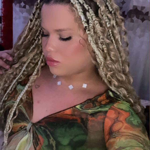 KELLYFAVORETTO live from Brazil