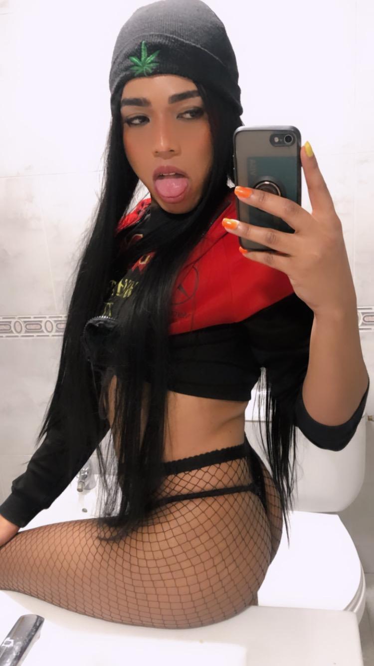 Kimxx2 live from Spain