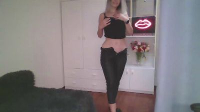 KristineSensual live from United States