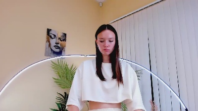 KyleeIsby live from France