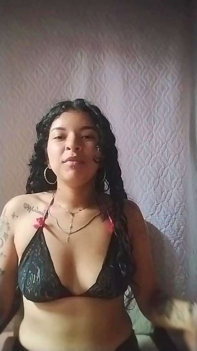 Laurasweet2001 live from Colombia