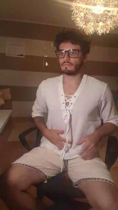 LeoLove98 live from Italy