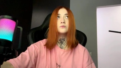 LissyPissy live from France