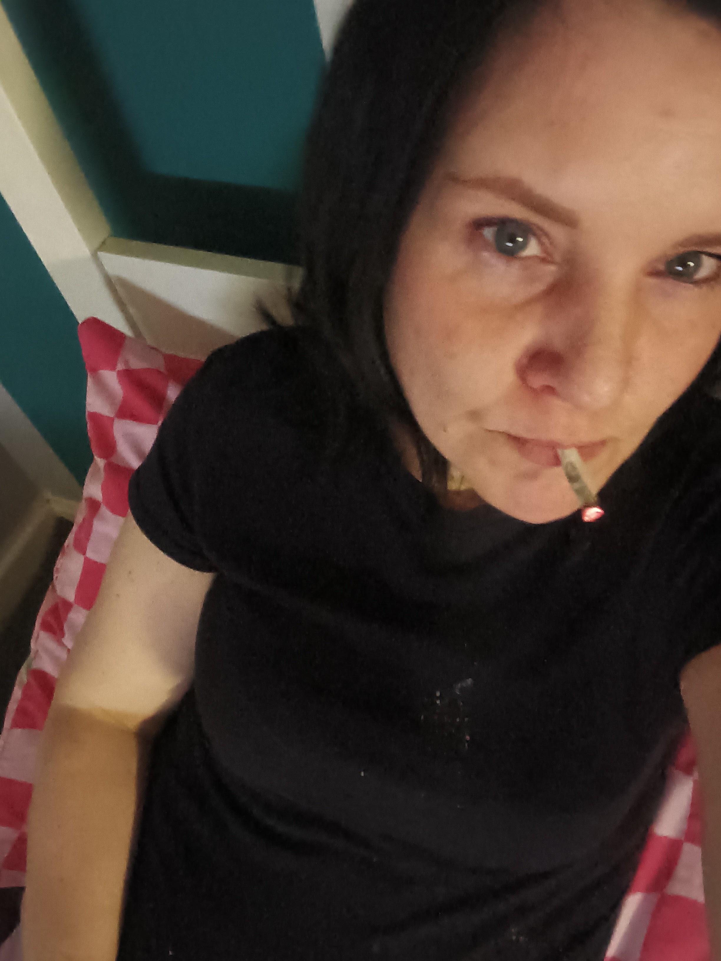 Lolapierce live from United Kingdom