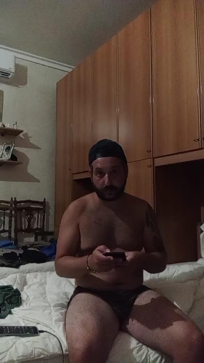 Luscio86 live from Italy