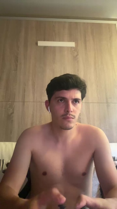 Maitrecesar75 live from France