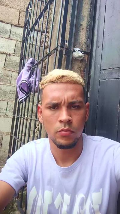 Max_hardPig live from Colombia