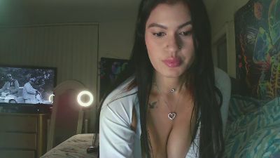 Nikkikittyx3 live from United States