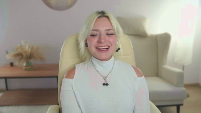 OpheliaPalomba live from United States
