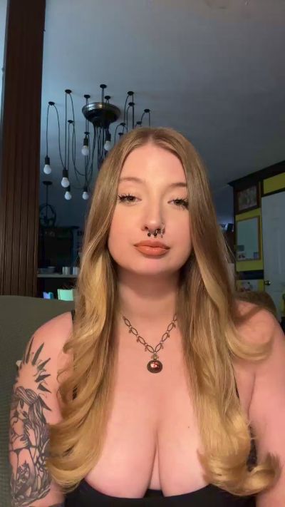 Rosaleejaden live from United States