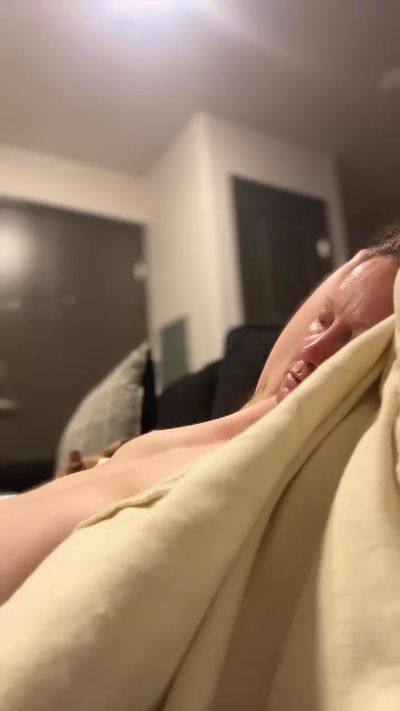 SexyMissBee21 live from United States