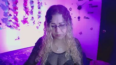 Skarleth_Diaz live from Colombia