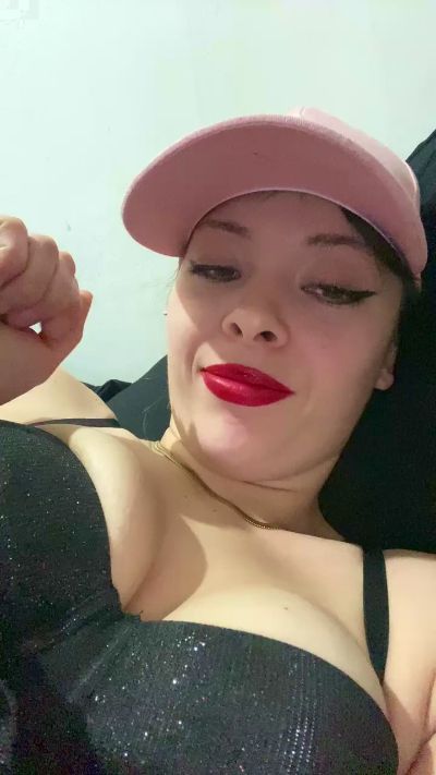 Sol_riquelmee live from Argentina