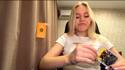 TasiaVitatoe live from United States